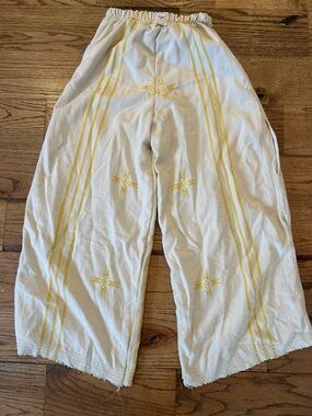 Faherty Cream Wide-Leg Pants with Yellow Stripe Embroidery